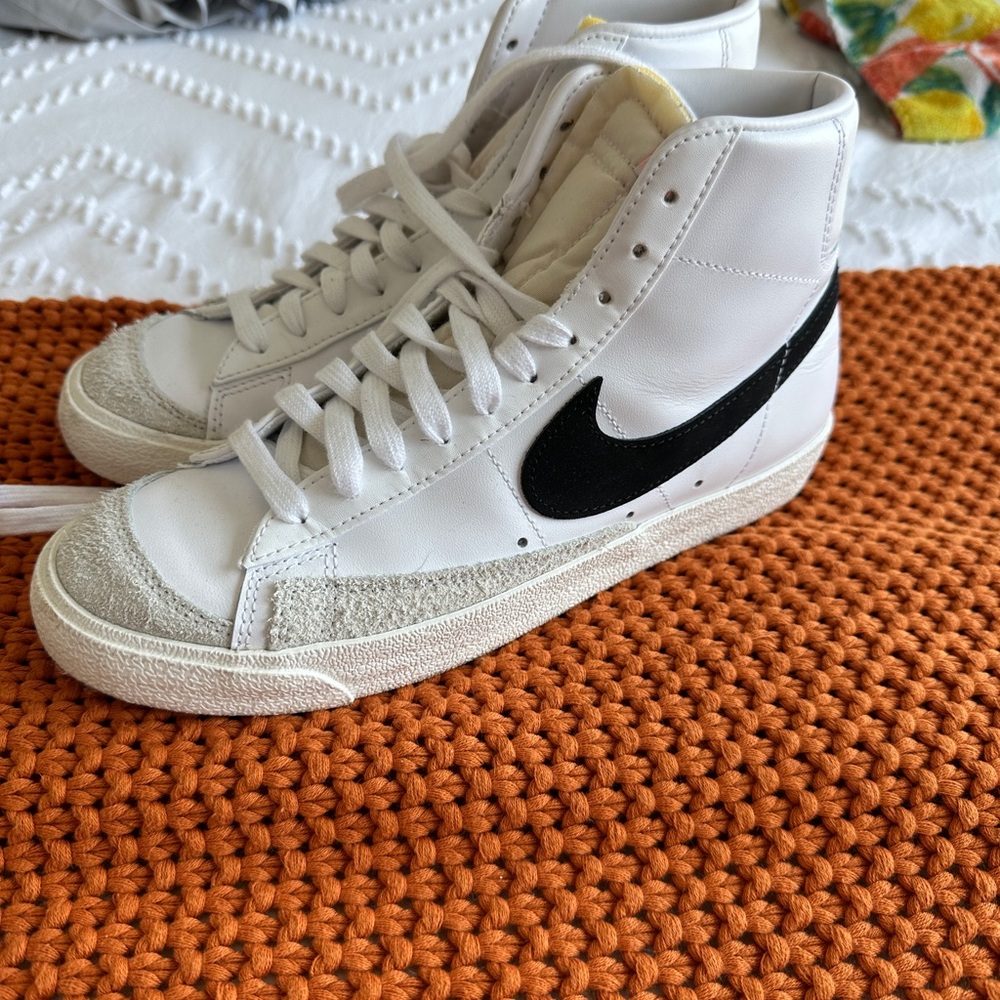 Nike women’s blazer ‘77